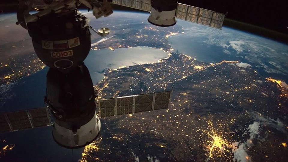 ISS Vista del Estrecho desde la estración espacial internacional Foto- @Space_Station 