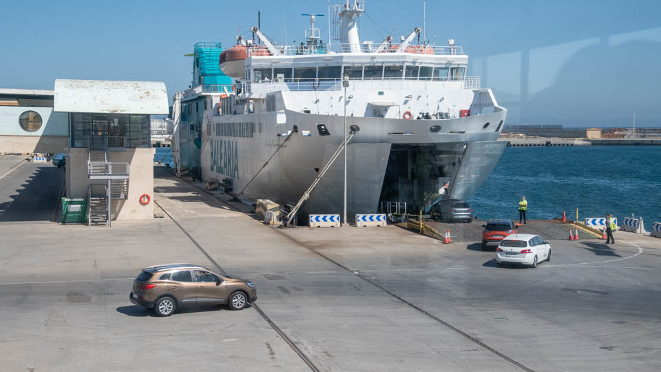 Balearia Passió per Formentera embarque coches puerto ferry