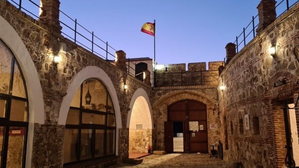 El Museo de El Desnarigado, de noche