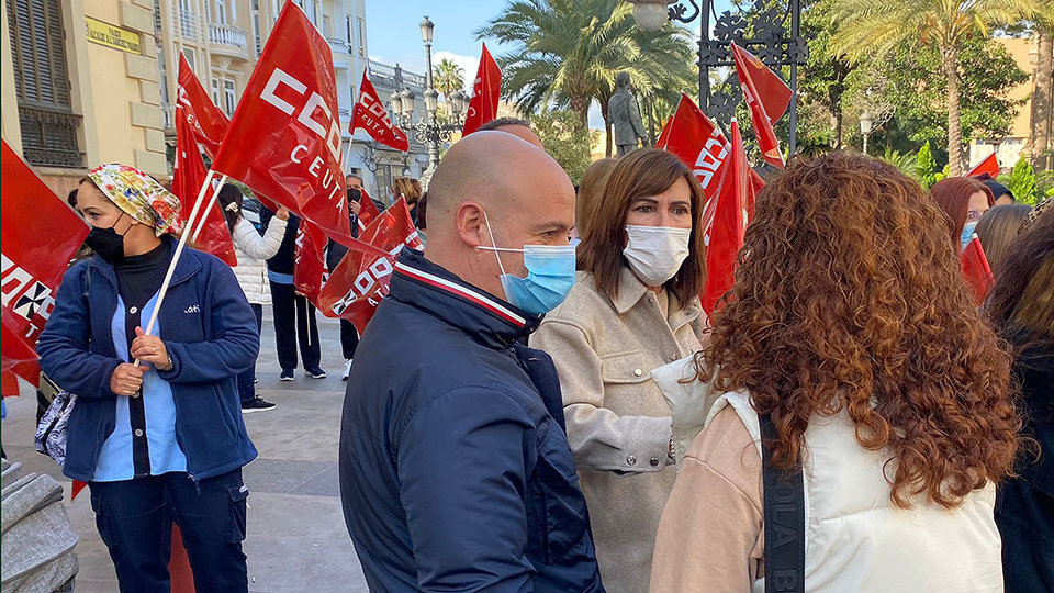 Juan Gutiérrez en las protestas de las trabajadoras de limpieza de los colegios (1)