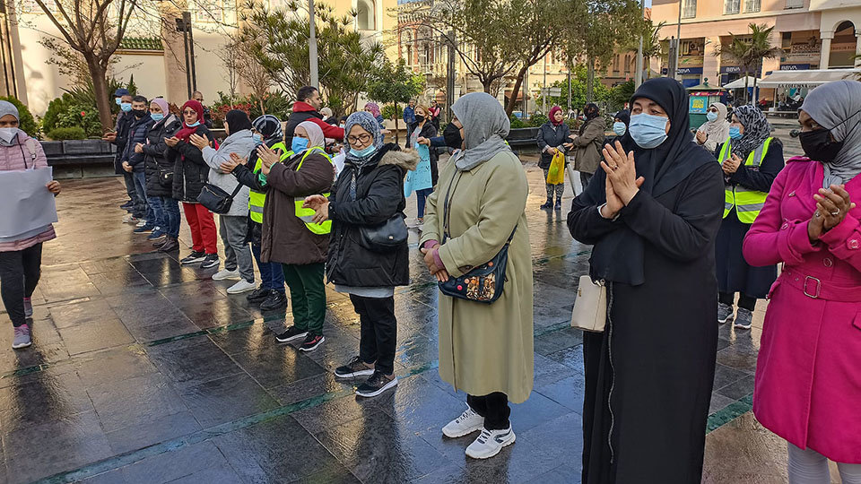 Trabajadoras transfronterizas, este lunes en la plaza de los Reyes