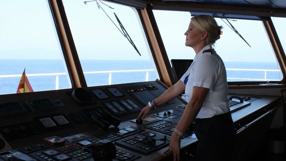 María González, en el puente de mando del 'Passió per Formentera'