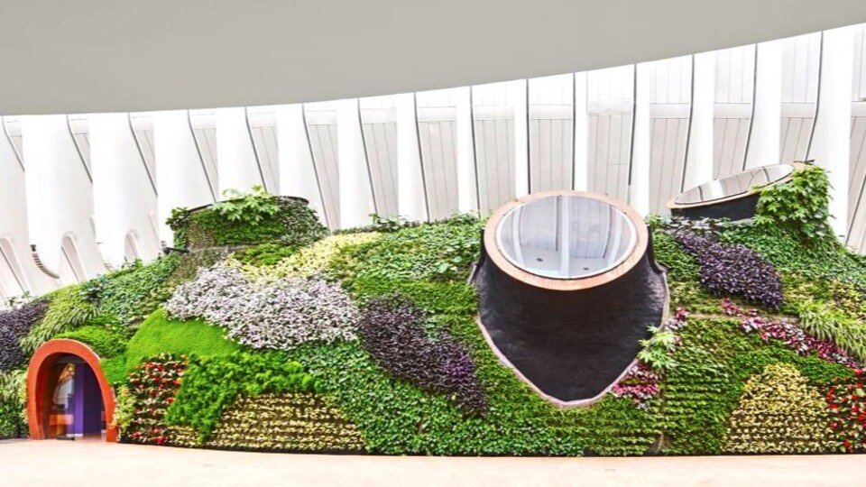 Jardín vertical creado por Ignacio Solano en la Ciudad de las Artes y las Ciencias de Valencia