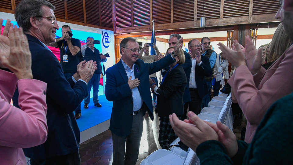 Juan Vivas rellegido presidente en el XIII Congreso PP-1