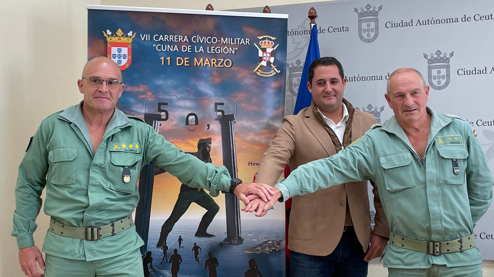Zacarías Hernández, Alejandro Ramírez y Jesús Araoz, tras la presentación de la séptima edición de la Cuna de la Legión