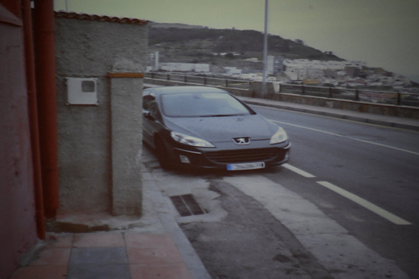 Fotografía de una acera %22impracticable%22 en Ceuta. Foto Carlos Rodríguez Mahou