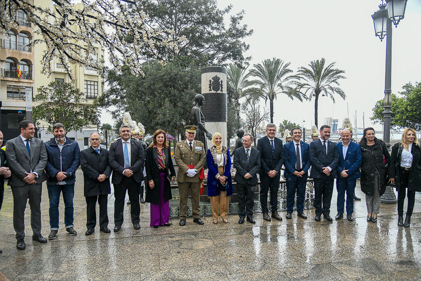 Todos los representantes institucionales y los diputados de la Asamblea, salvo Vox, posan en la foto de familia del Acto Institucional Día de la Constitución.