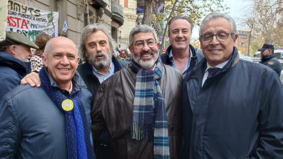 Abdelghani el Amrani y varios compañeros de profesión, durante una concentración en Madrid