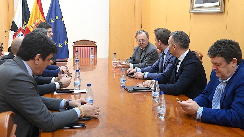 Reunión entre el Gobierno, la Cámara de Comercio y Spain DC