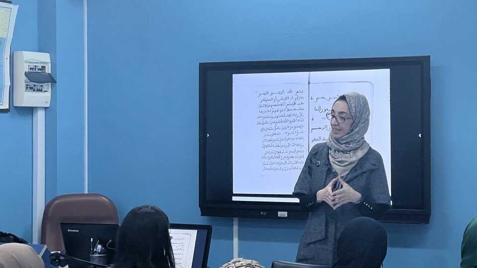 Fadoua El Heziti, durante una charla en la Escuela Oficial de Idiomas