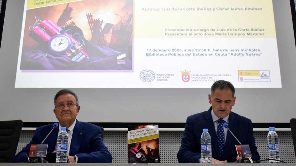 José María Campos y Óscar Jaime, durante la presentación de 'Terrorismo: causas, efectos y tendencias'