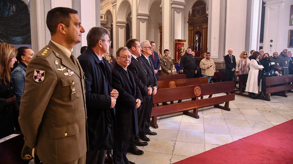 Autoridades civiles y militares, en la Catedral de la Asunción