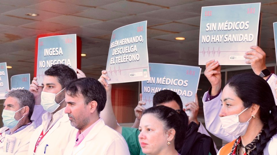Médicos concentración huelga hospital INGESA