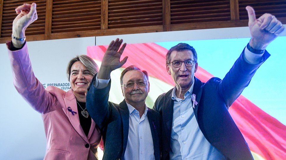 Yolanda Bel, Juan Vivas y Alberto Núñez Feijóo, en el XIII Congreso Regional del PP / Javier Sakona