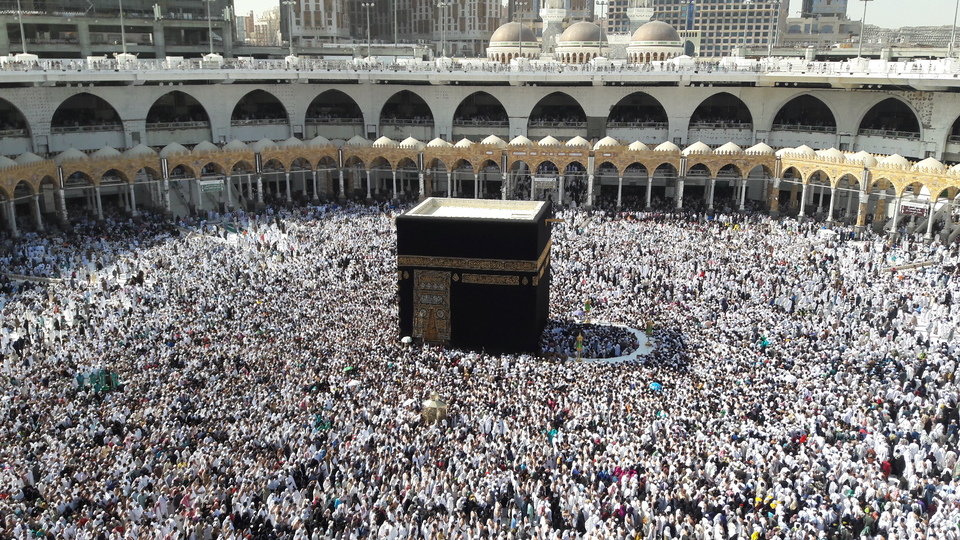 La Kaaba, entre una multitud de peregrinos de La Meca / Imagen cedida