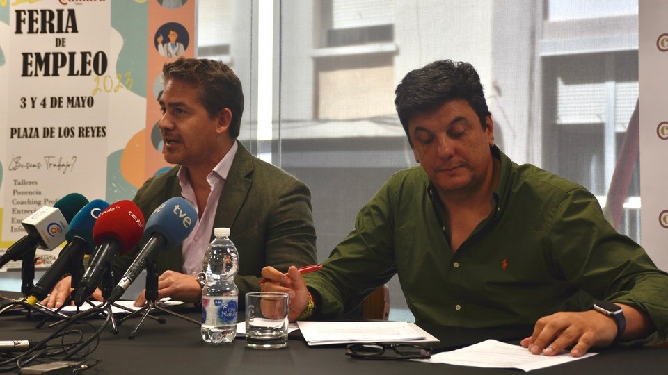 Karim Bulaix y Joaquín Mollinedo, durante la presentación de la VII Feria de Empleo Juvenil / Alejandro Castillo