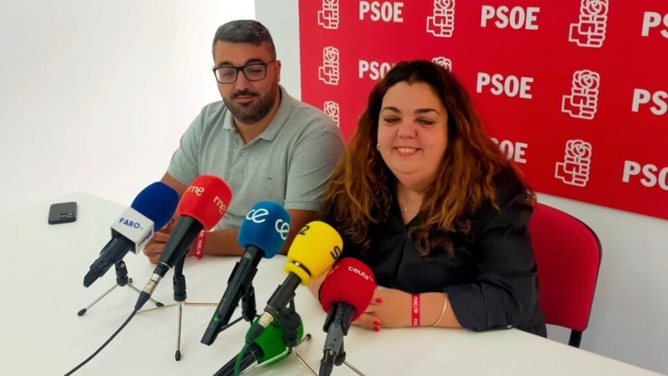 Melchor León y Cristina Pérez, durante el transcurso de una rueda de prensa / Juanjo Coronado