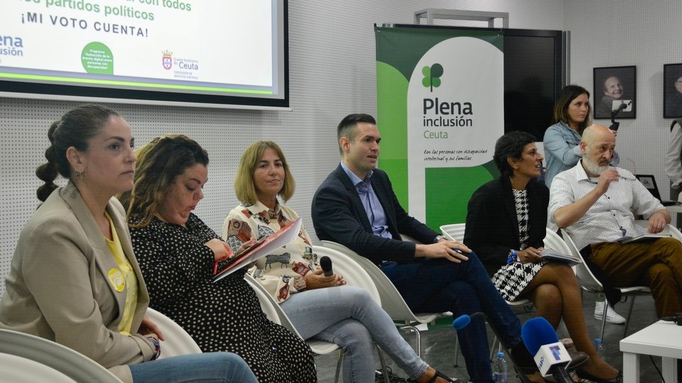 Encuentro de Plena Inclusión entre políticos y usuarios de la entidad / Alejandro Castillo