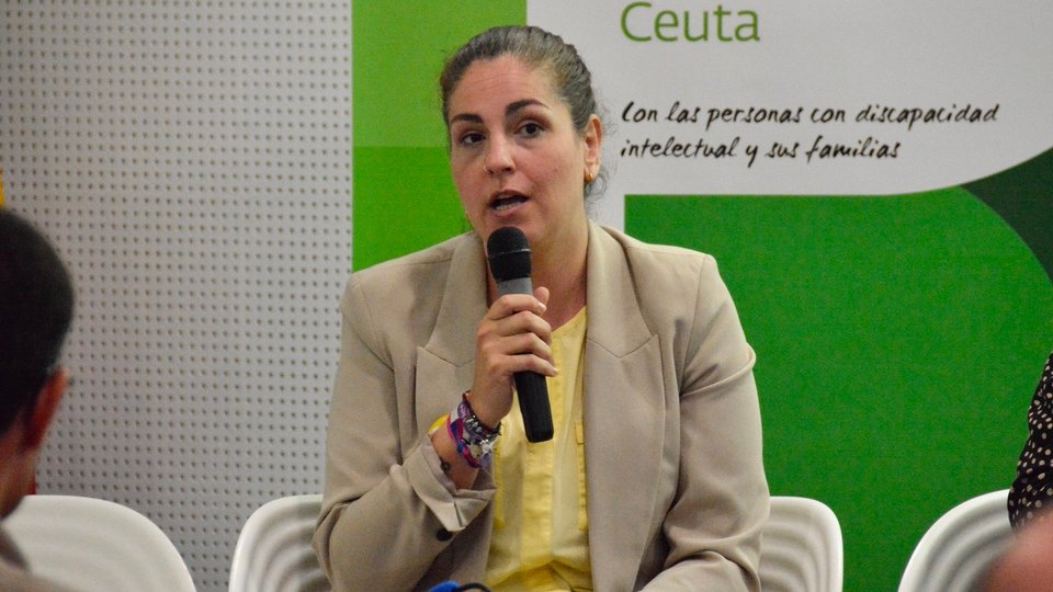 Julia Ferreras, respondiendo a una pregunta de un usuario de Plena Inclusión / Alejandro Castillo