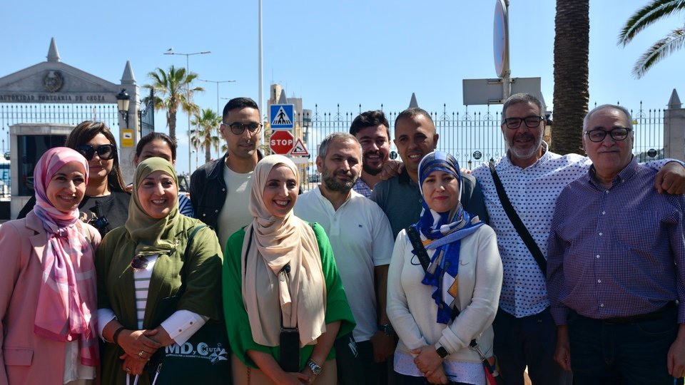 Fatima Hamed y varios miembros de MDyC, tras un encuentro con los medios / Alejandro Castillo