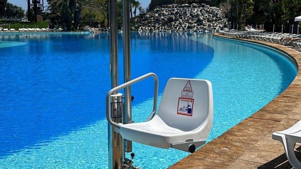 Nueva silla hidráulica del Parque Marítimo del Mediterráneo / Medio Ambiente