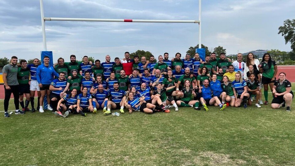 Integrantes del Hércules Rugby, del Bosones y del Fermionas Rugby Club, tras disputar varios partidos