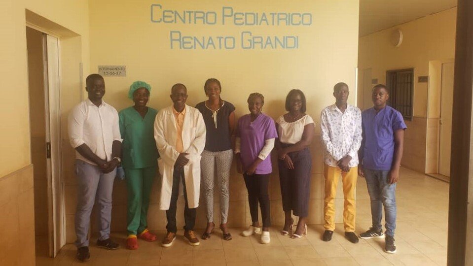 Cuerpo médico del centro pediátrico 'Renato Grandi' de Guinea Bissau