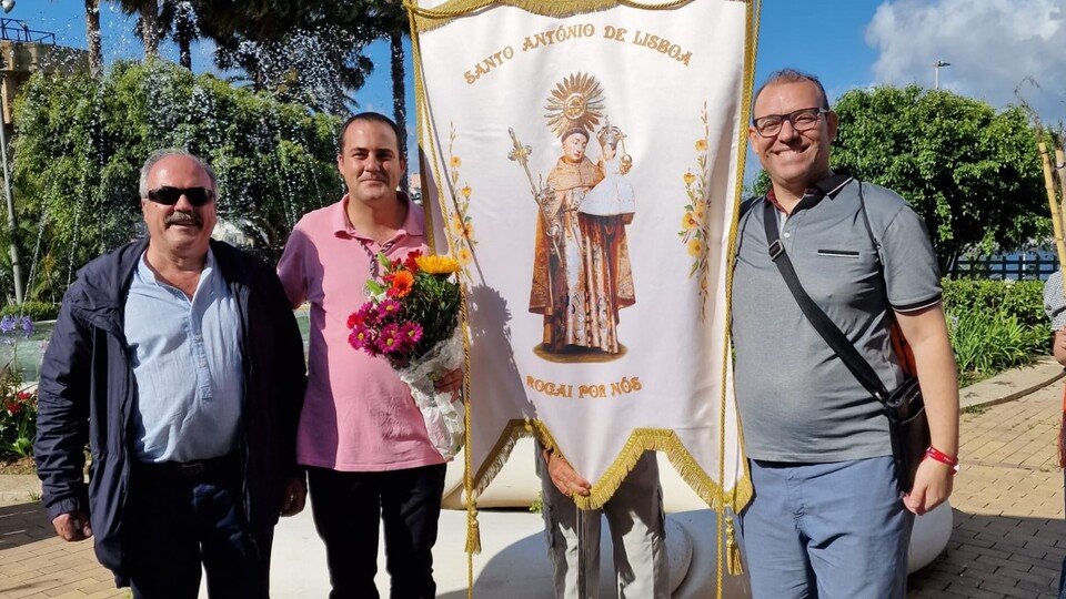 Parte de la Junta Directiva de la Casa de Ceuta en Algeciras, durante la romería de San Antonio