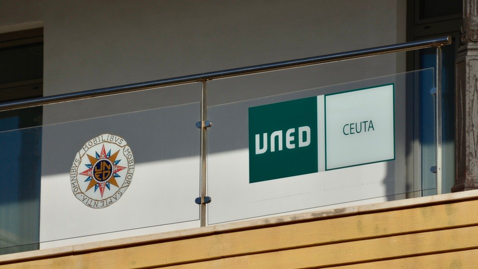 UNED logo universidad