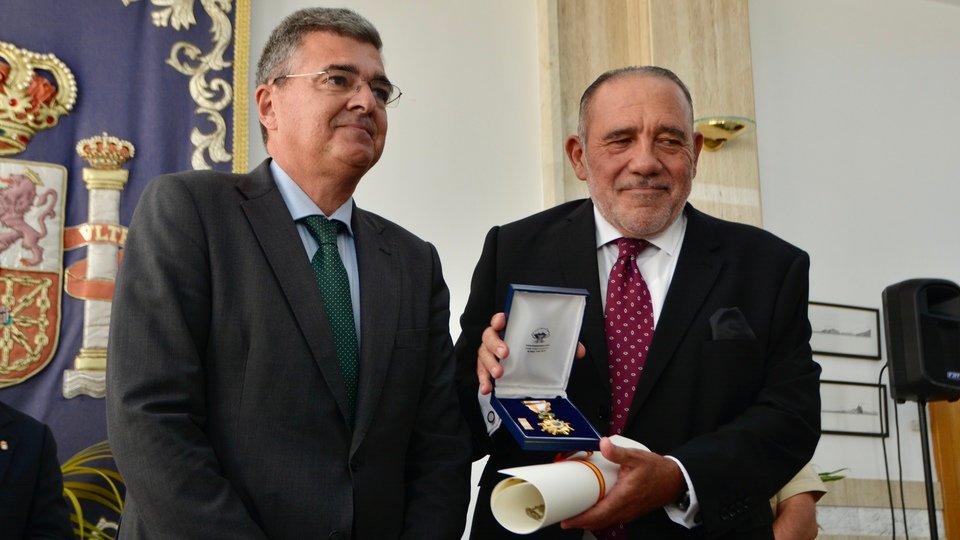 Salvador Bentolila Delegación del Gobierno Medalla Cruz Orden Isabel la Católica