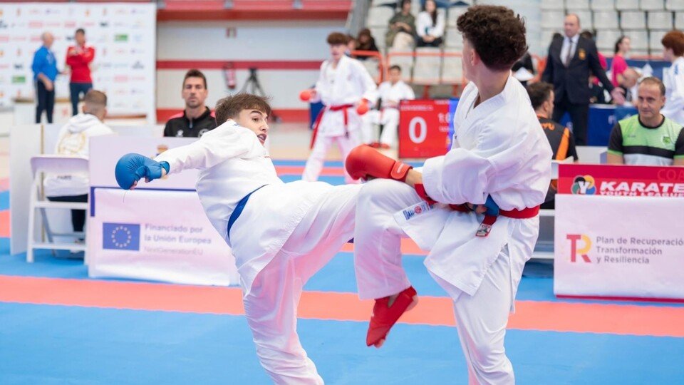 Un karateca del Club Sepai, durante un combate en Oviedo