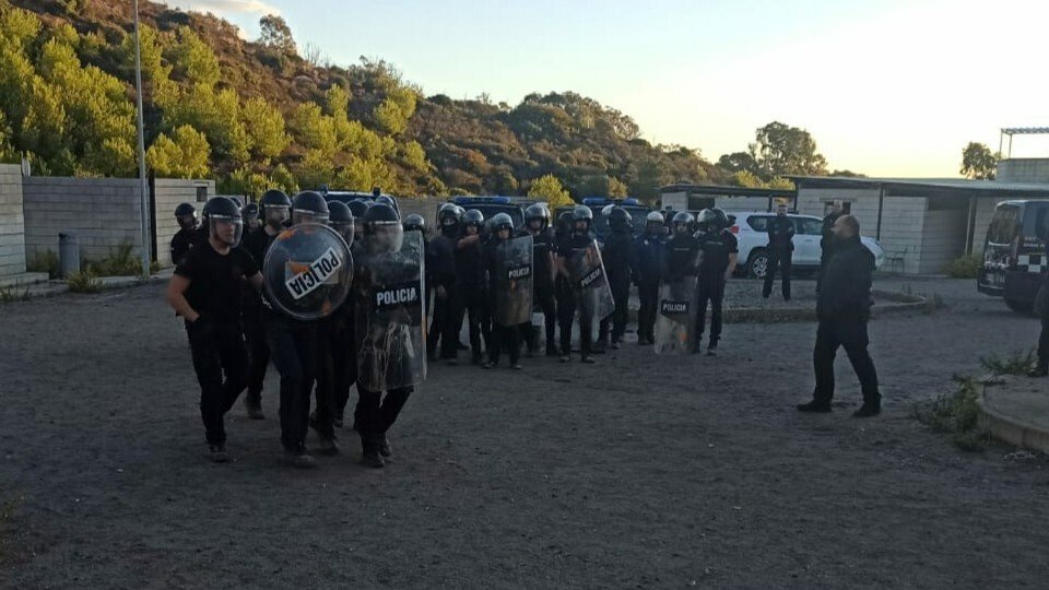 Un grupo de policías locales, durante un curso de formación en materia de control de masas