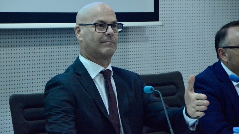 Carlos Jaramillo presentación candidatura Real Federación Fútbol Ceuta RFFCE presidencia presidente biblioteca