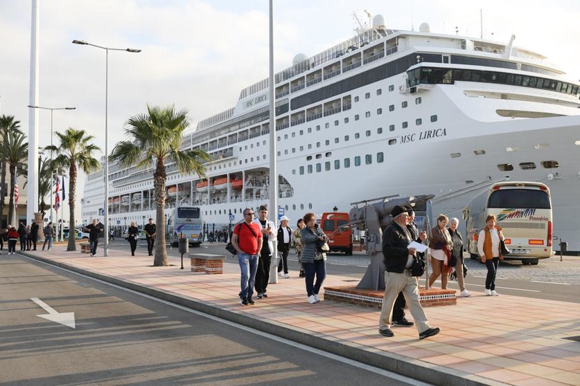 msc lirica puerto ceuta turismo crucero