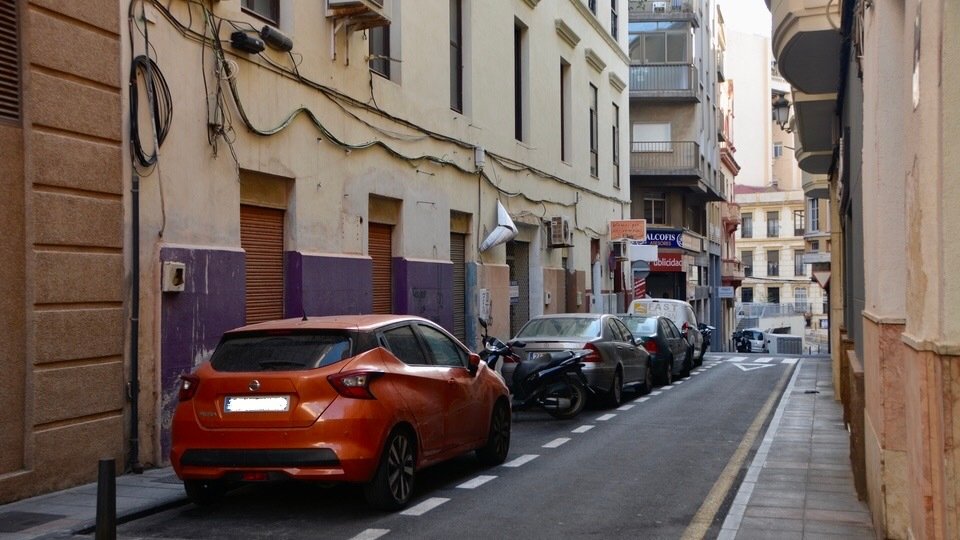 Calle Isabel Cabral obras ensanchamiento remodelación aparcamiento coches