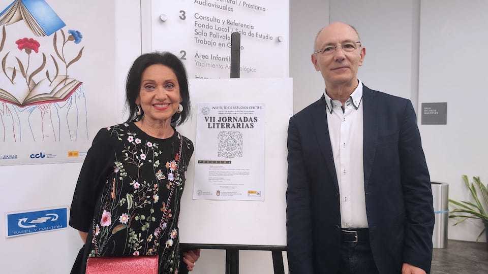 María José Fuentes, decana del IEC y el escritor Manuel Gahete en las VII Jornadas Literarias