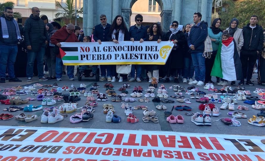 Un momento de la concentración por Palestina organizada por Ceuta Ya!, en la Plaza de los Reyes. /A.I.