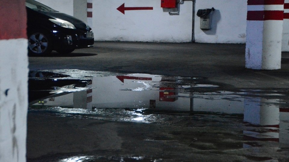 Garaje coches calle Cervantes Amargura agua inundación fuga tubería acemsa