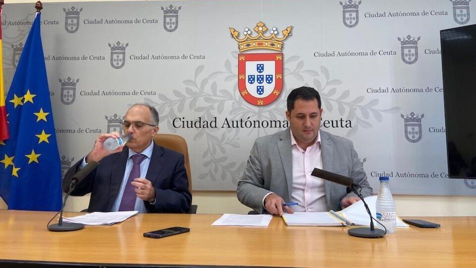 Por la izquierda, Alberto Gaitán y Alejandro Ramírez en su comparecencia tras el Consejo de Gobierno celebrado este martes. /A.I.