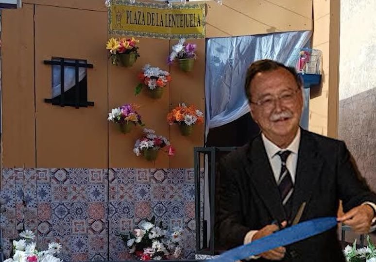 Juan Vivas en la inauguración de la barriada de La Lentejuela.
