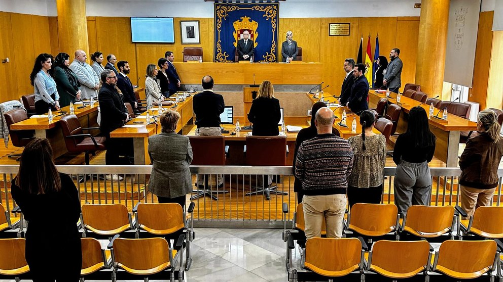  La Asamblea de Ceuta ha guardado un minuto de silencio en memoria de las víctimas del accidente de Los Palacios 
