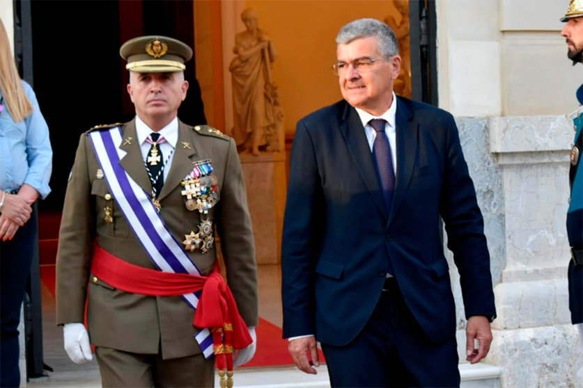  El Comandante General de Ceuta acompañado del anterior delegado del Gobierno / Archivo 