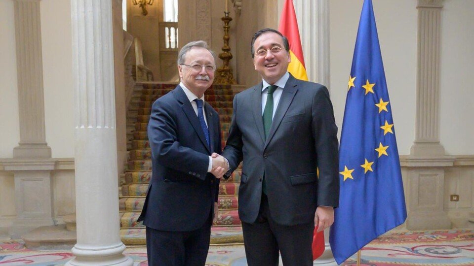 Juan Vivas y Manuel Albares, durante una reunión en Madrid