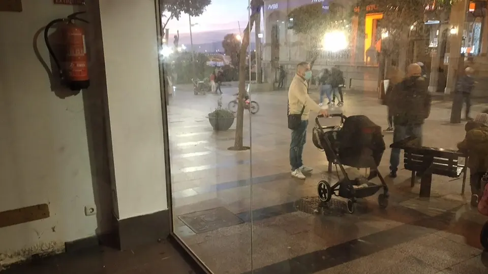 Local vac&iacute;o en el Paseo del revell&iacute;n Comercio Crisis