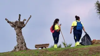 Dos operarias del Plan de Empleo