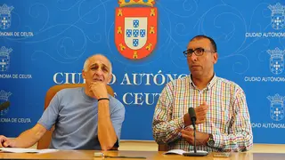 Juan Luis Ar&oacute;stegui y Mohamed Al&iacute; en la sala de prensa del Ayuntamiento