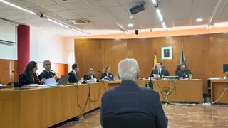 El doctor Cabrera durante el juicio.