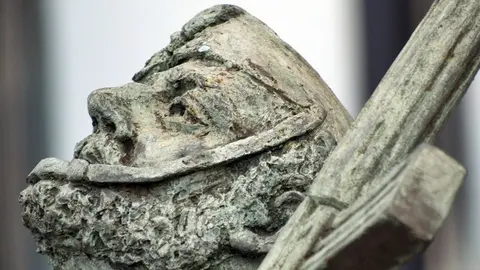 legionario estatua