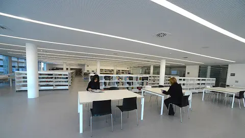 Biblioteca_libros_estudio_becas_educaci&oacute;n_consulta_prstamos