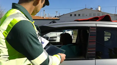 Control de tr&aacute;fico de la Guardia Civil. Fuente DGT